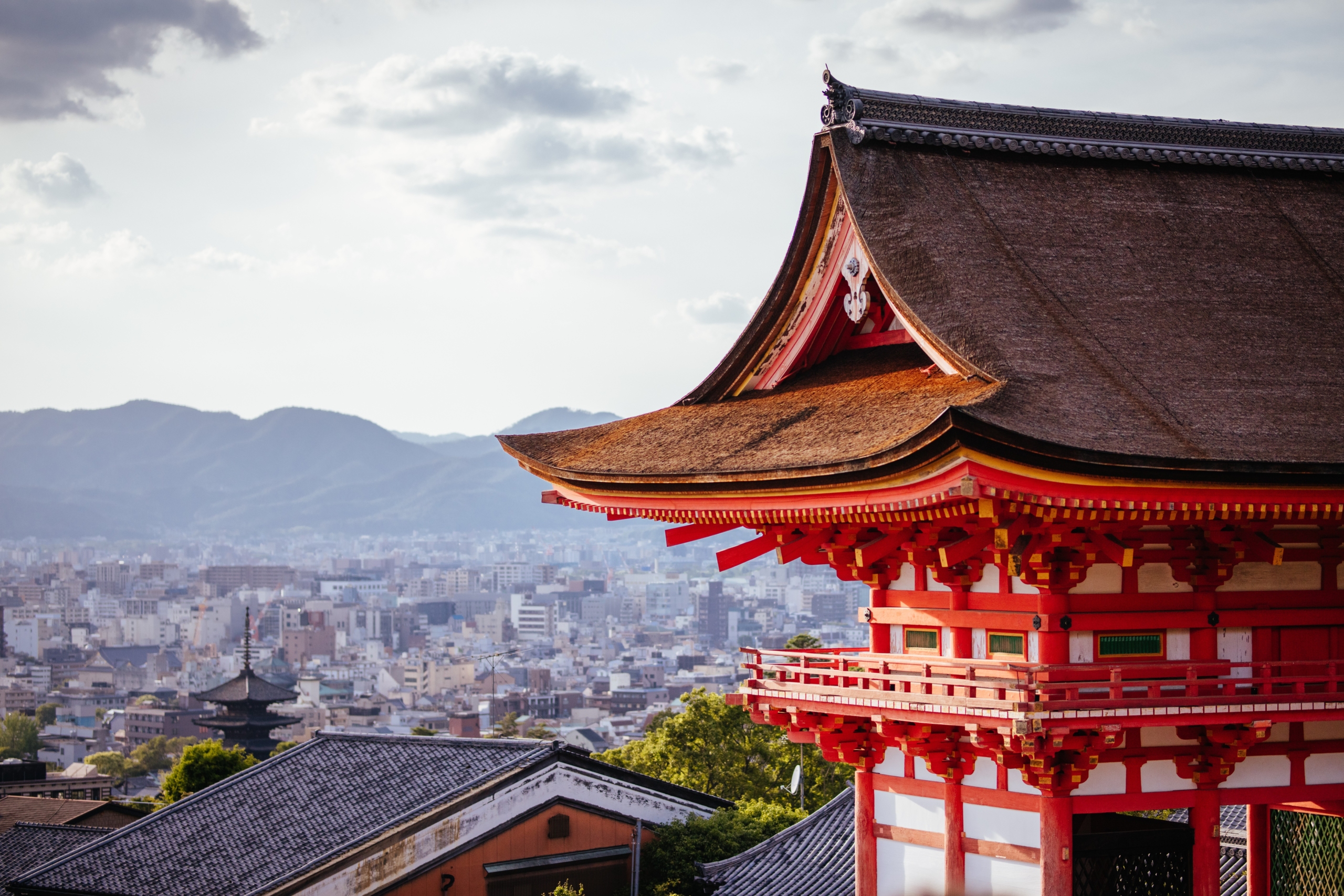 The iconic Kiyomizu-dera temple and mountain view on a sunny spring day in Kyoto, Japan